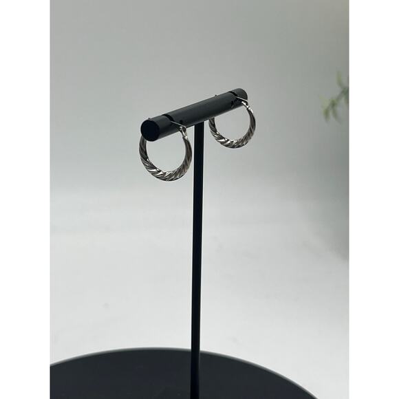 14k White Gold 3mm Crescent Shrimp Small Hoop Earrings .70 grams ZZ JI - Picture 3 of 10